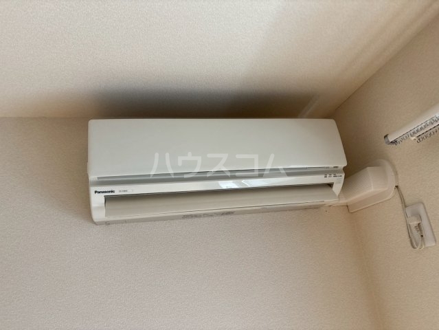����9