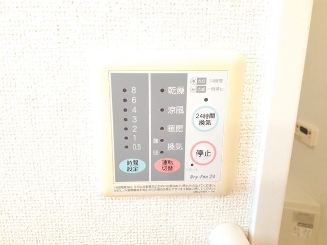 ����12