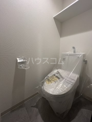 ����4