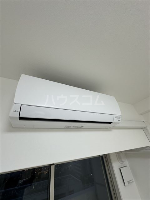 ����12