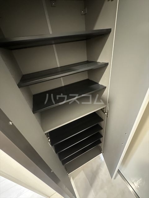����23