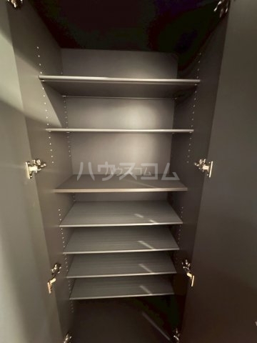 ����9