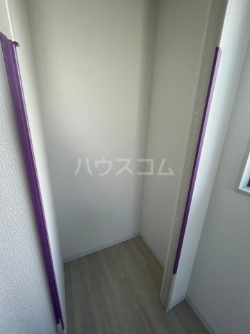 ����16