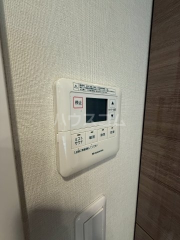 ����12