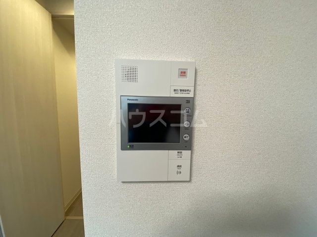 ����9