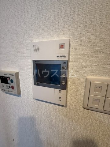 ����12