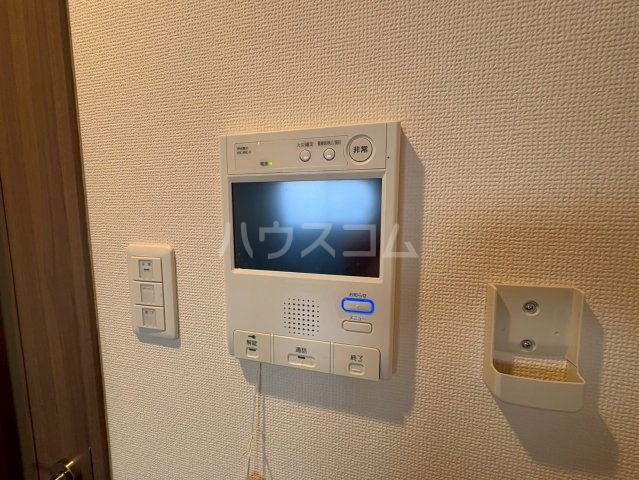 ����9