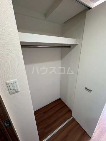 ����12