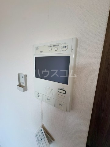 ����9