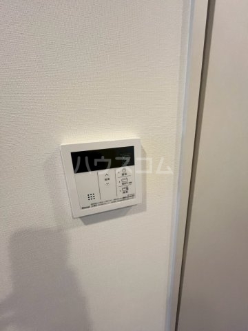 ����15