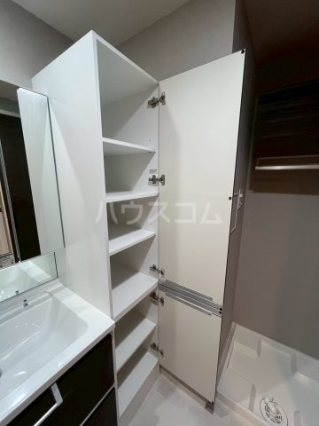 ����18