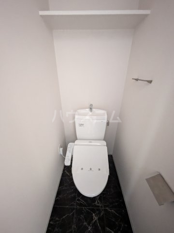 ����4