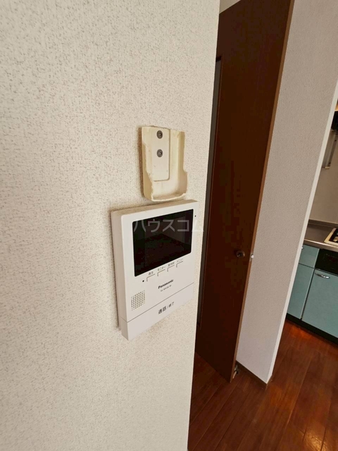 ����17