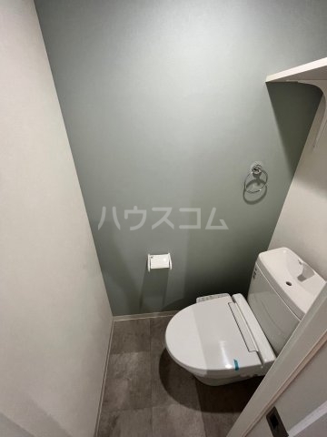 ����4