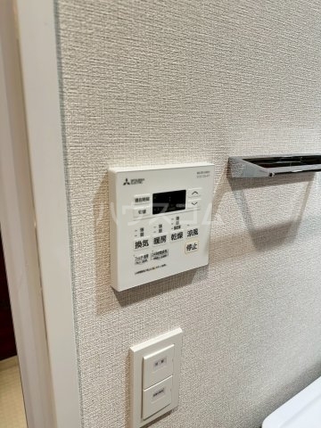 ����12
