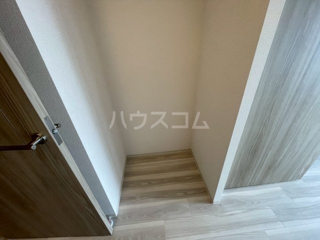 ����16