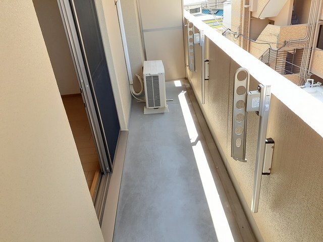 ����12