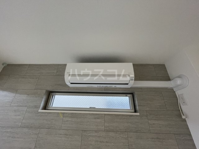 ����12