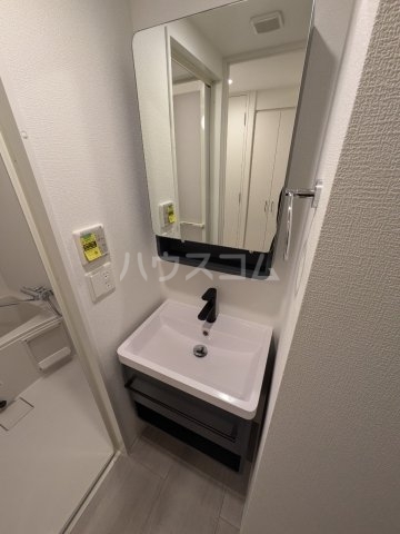����23