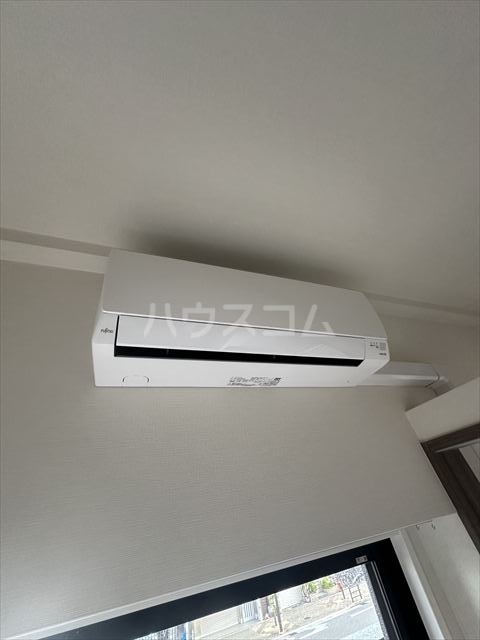 ����12