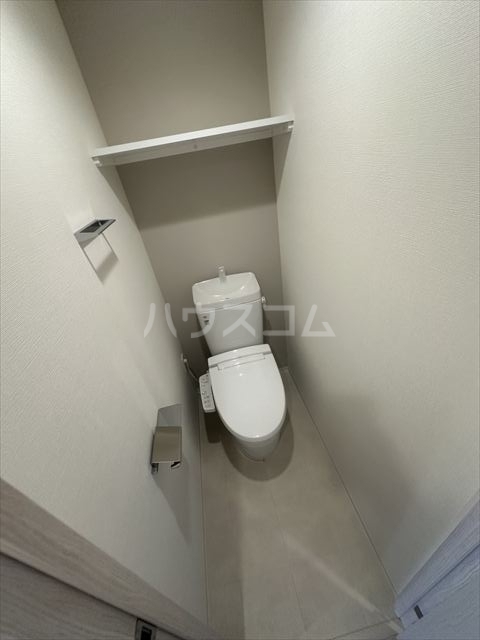 ����4
