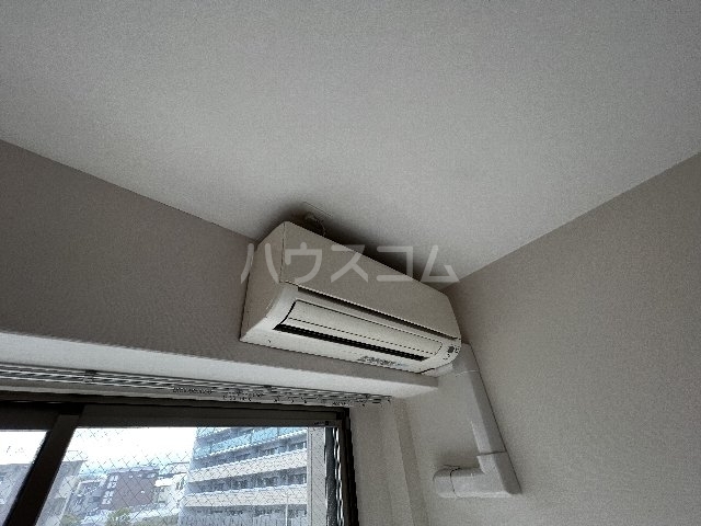 ����23