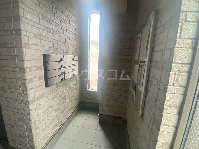 ����25