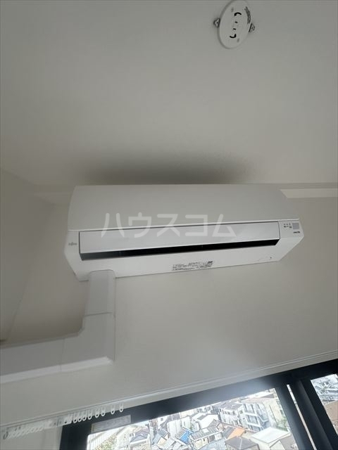 ����12