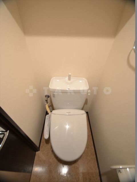 ����4