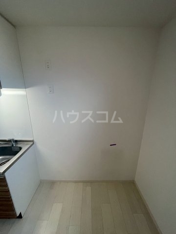 ����15
