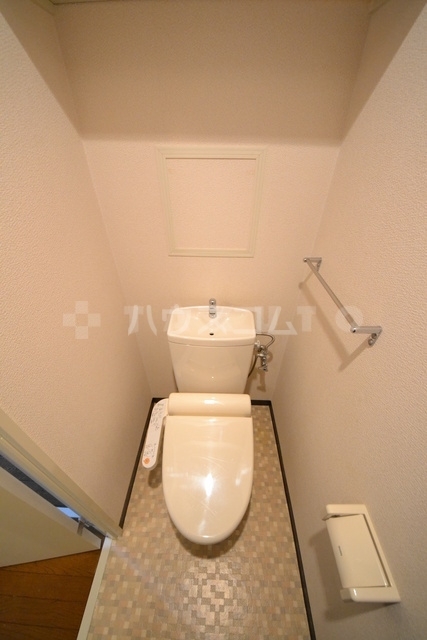 ����4
