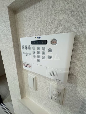 ����12
