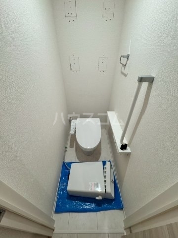 ����4