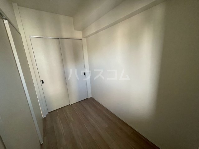 ����12