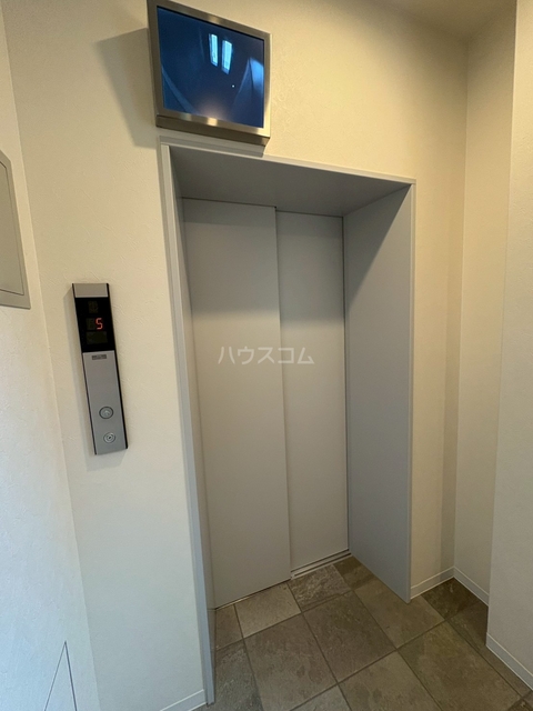 ����26