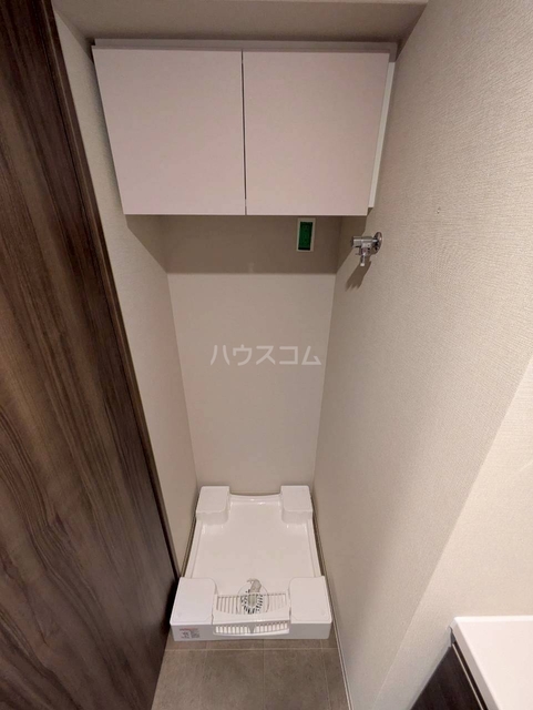 ����18