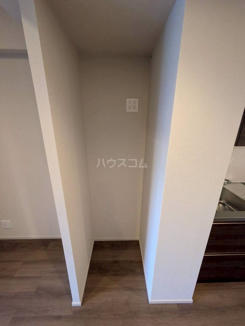 ����15