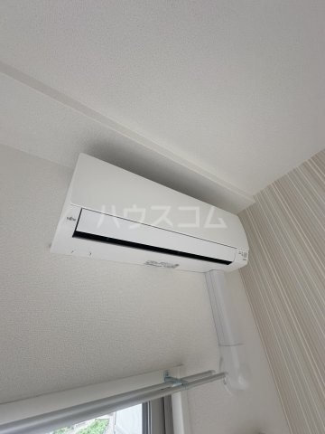 ����12
