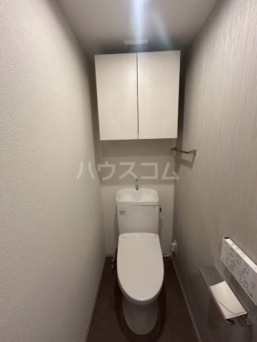 ����4