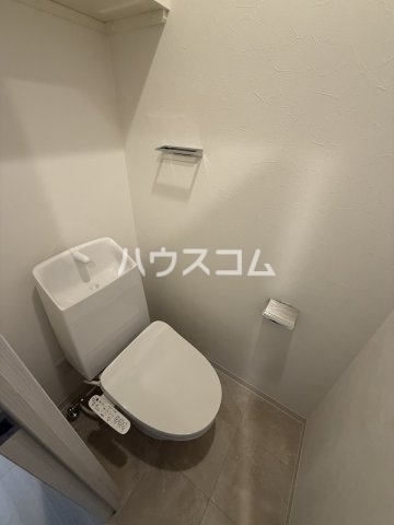 ����4