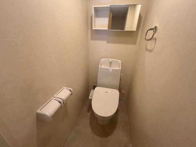 ����15