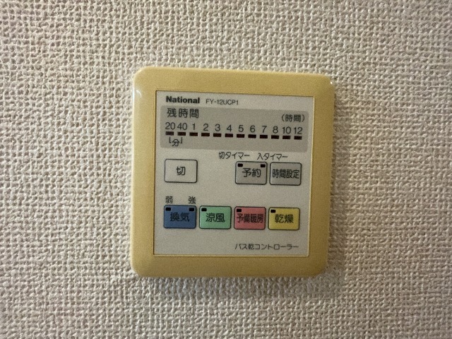 ����20