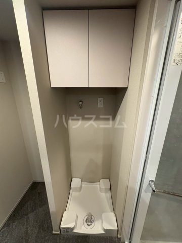 ����4