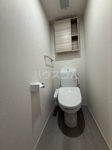 ����4
