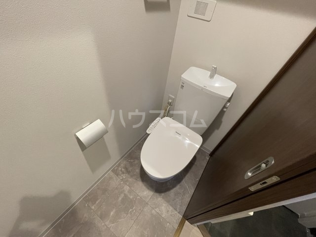����4