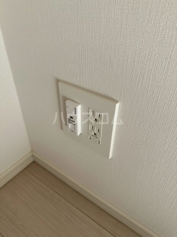 ����12