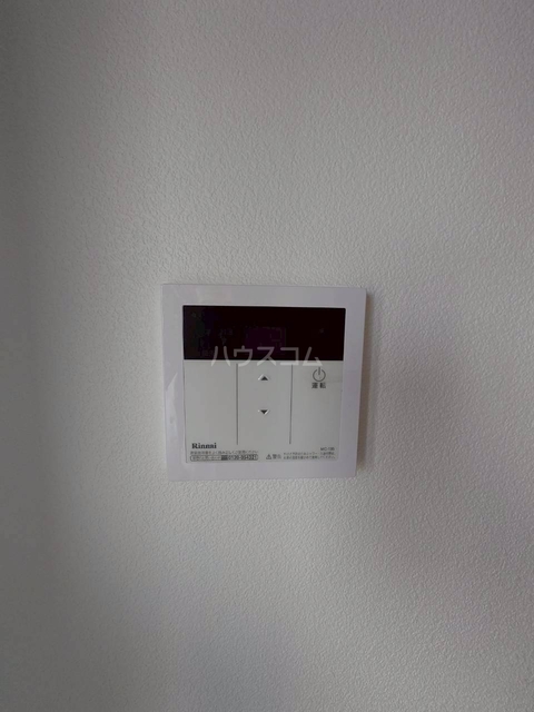 ����15
