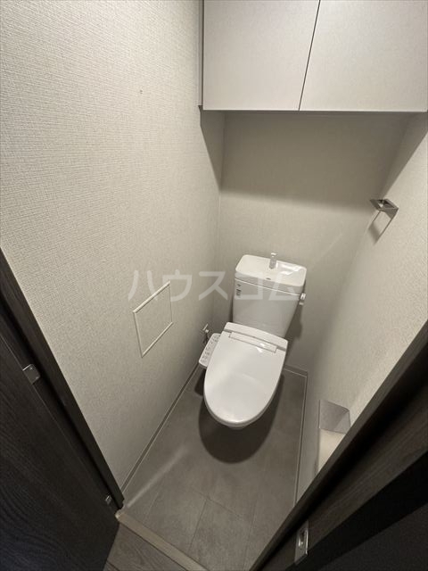 ����4