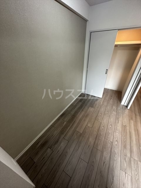 ����15