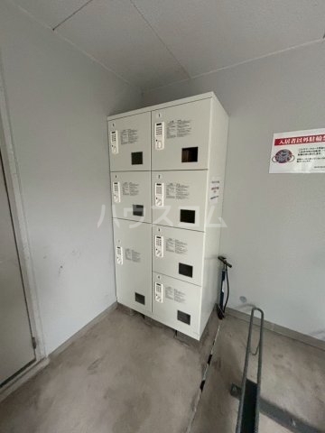 ����20